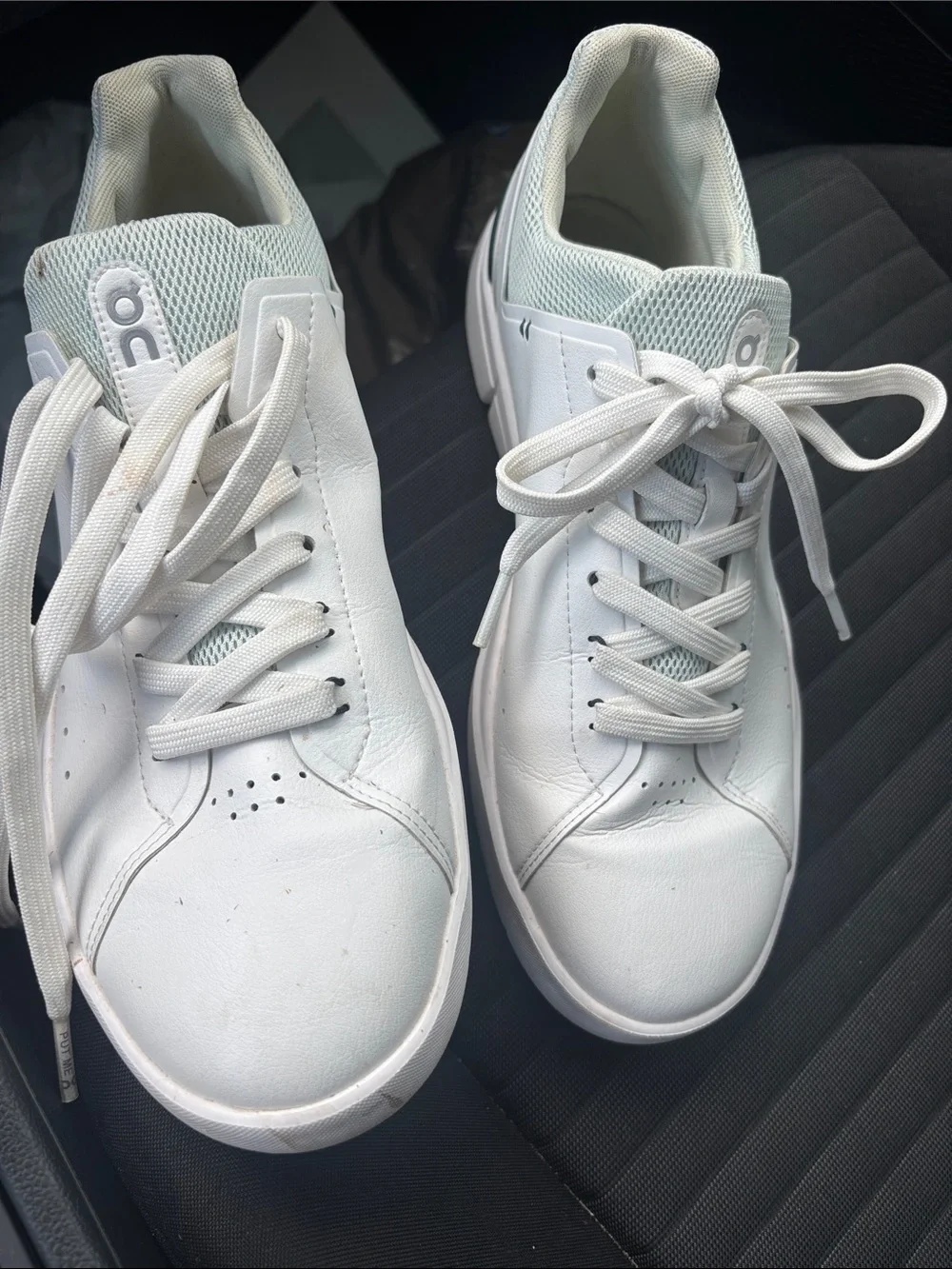On Cloud Running Women's White Leather Low-Top Sneakers